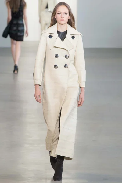 Look 19